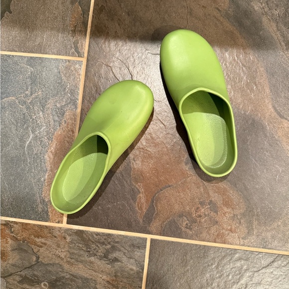 Sloggers Lime Green Garden Clogs - Picture 1 of 5